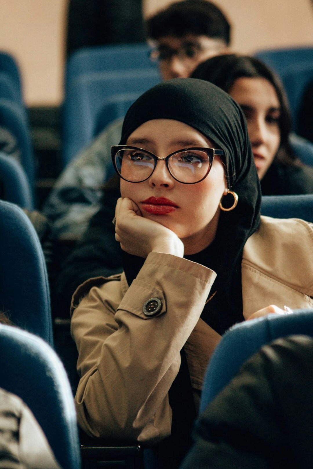 Turkish female audience experience consultant in her 30s in professional attire